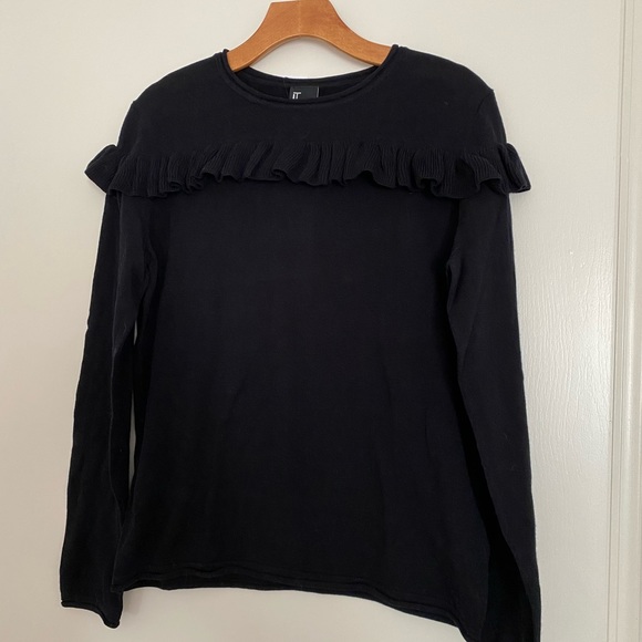 Love Token Karson ruffle sweater black NWT medium - Picture 2 of 4